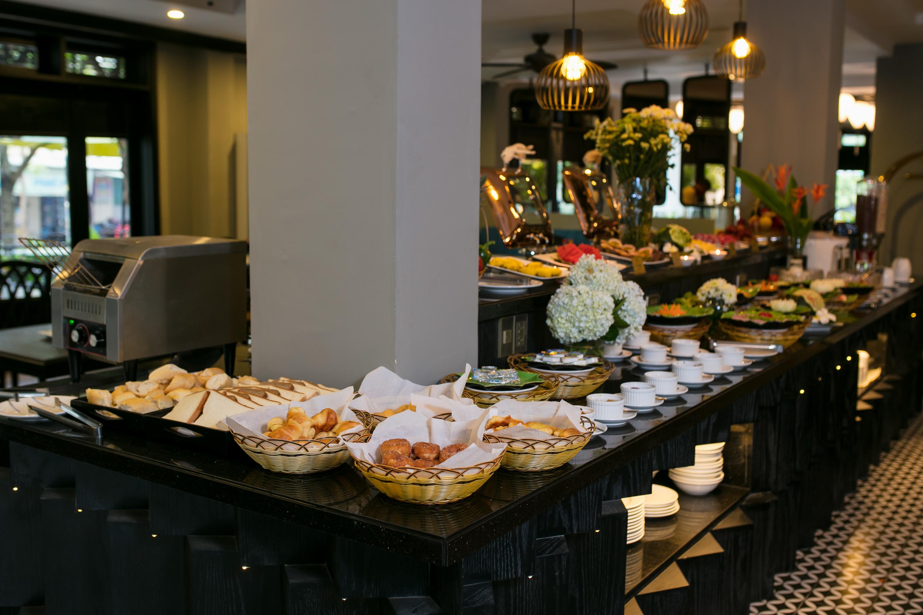 Và Golden Khách sạn 4*