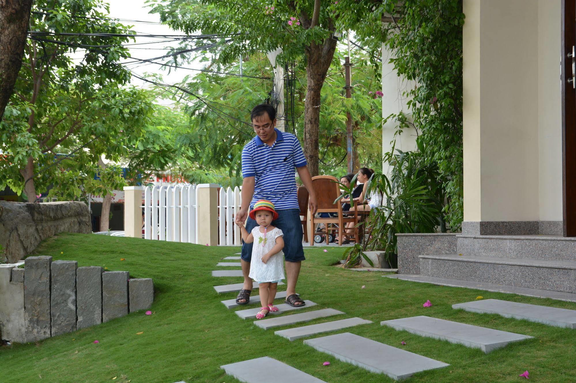 Và Golden Khách sạn 4*